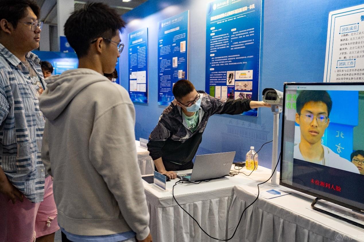 新闻图2.jpg 新闻图2.jpg