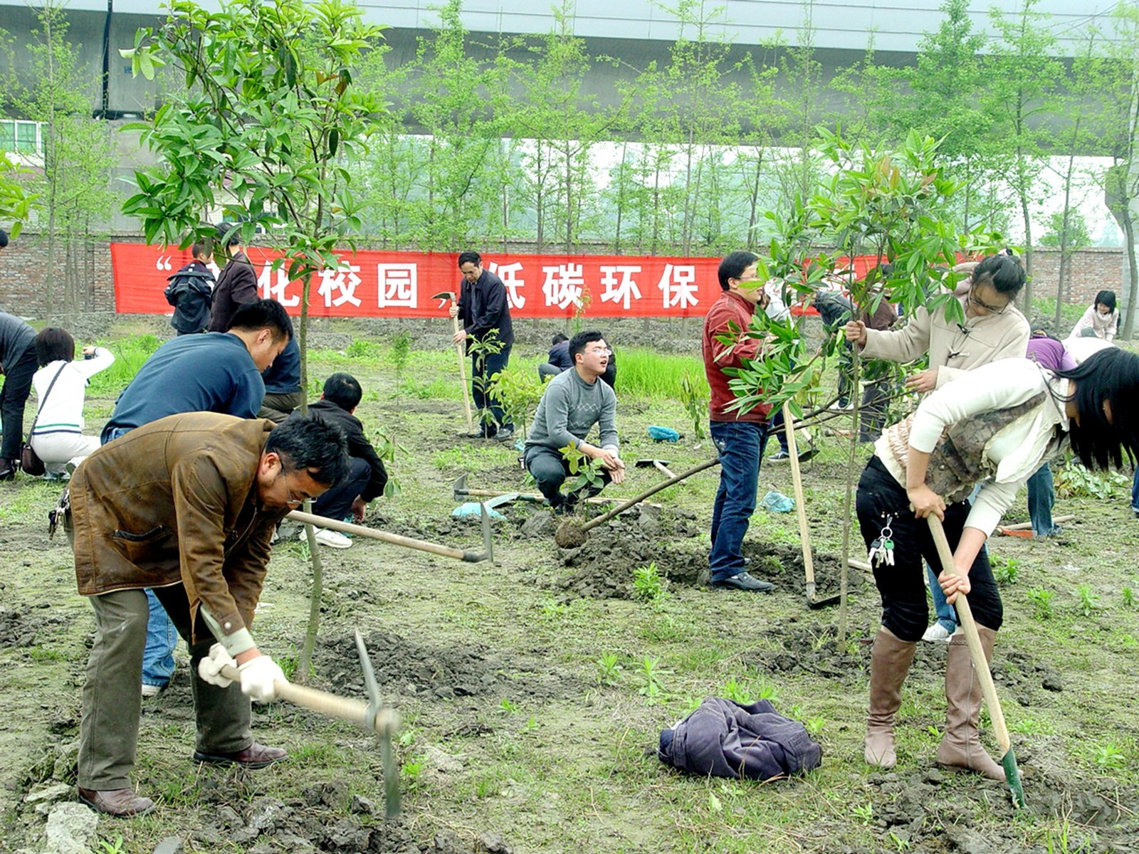 执锹种下育人林,执笔书写桃李情 + 综合二分工会+徐莉涛 (2)_副本.jpg 执锹种下育人林,执笔书写桃李情 + 综合二分工会+徐莉涛 (2)_副本.jpg