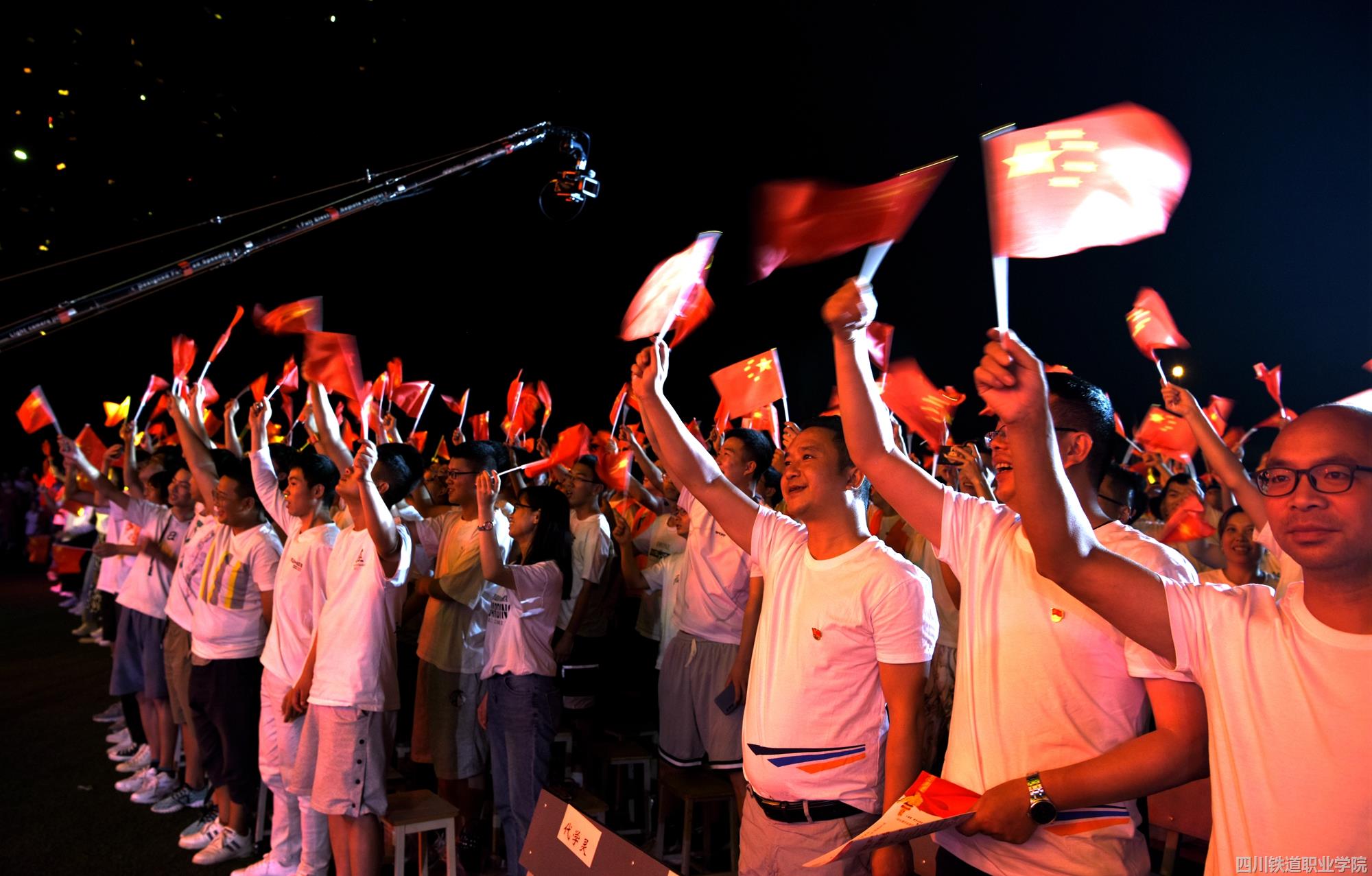 观众2_副本.jpg 观众2_副本.jpg