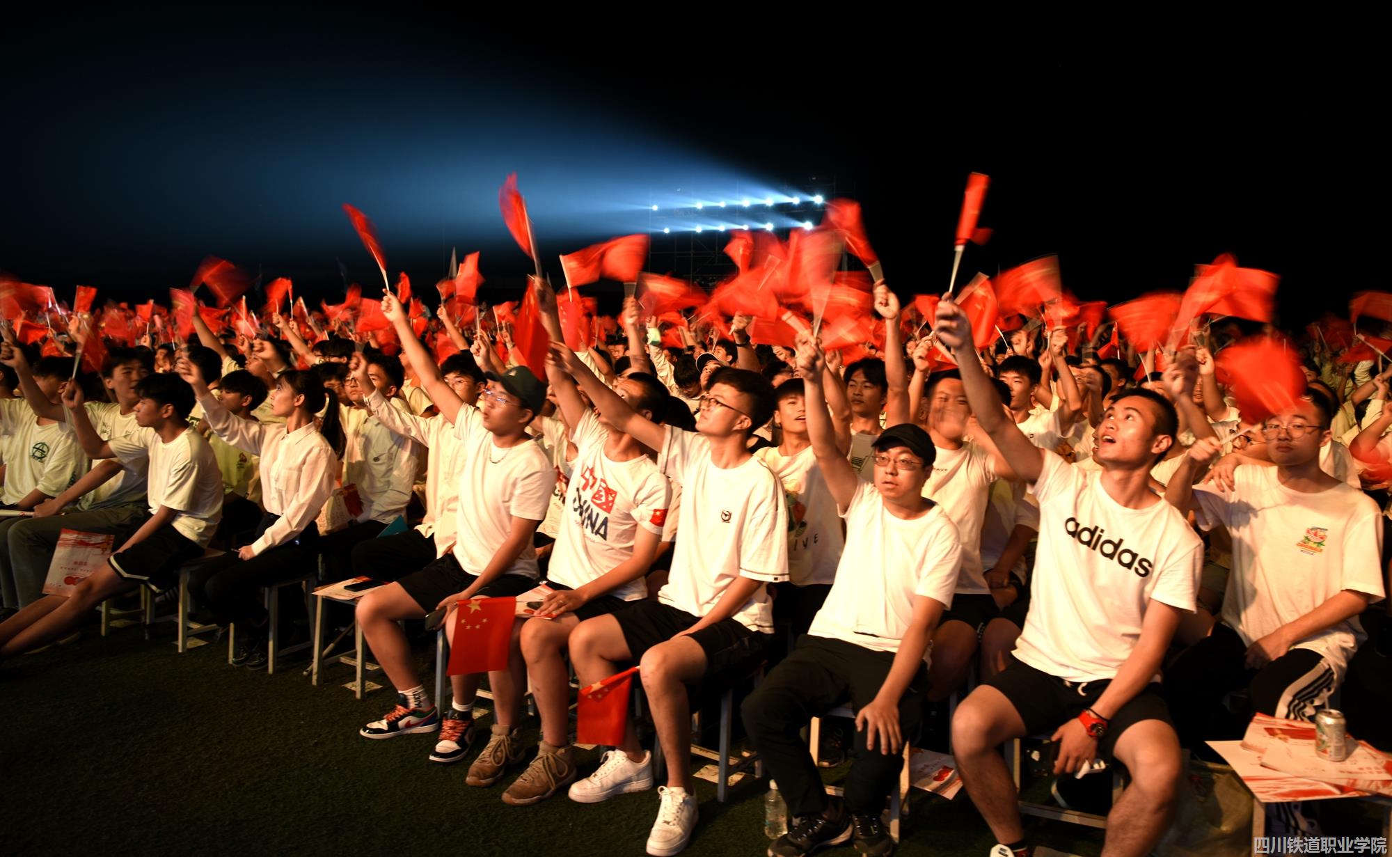 观众_副本.jpg 观众_副本.jpg